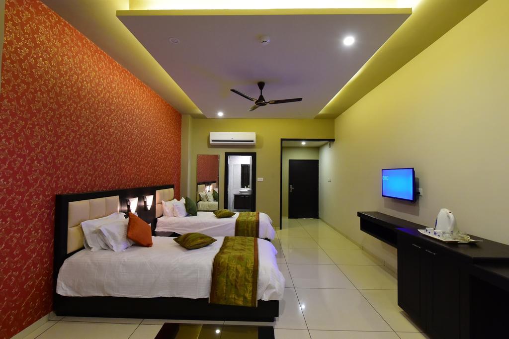 Hotel Opulence Nadiad Exterior photo