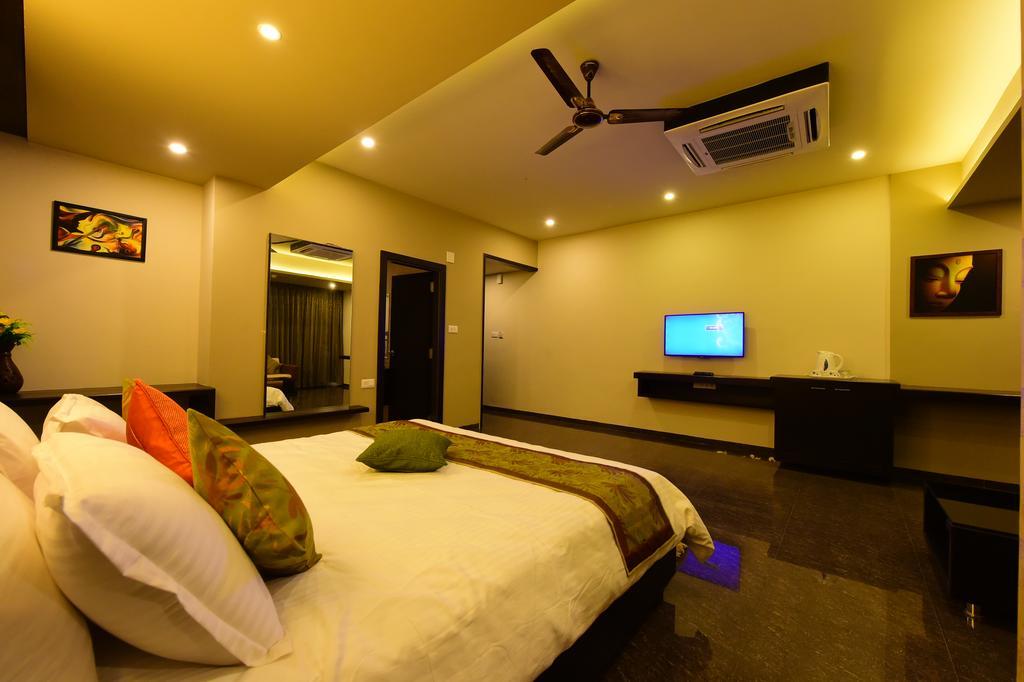 Hotel Opulence Nadiad Exterior photo